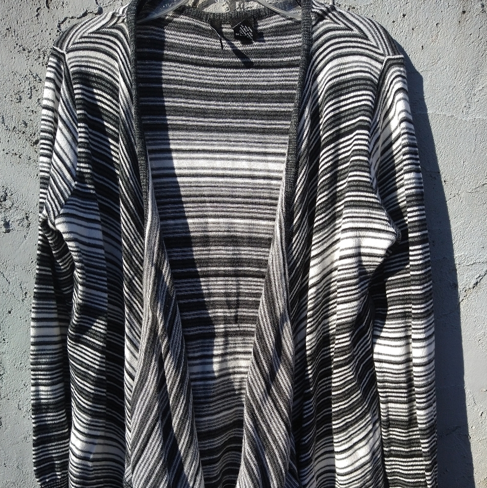 NEW DIRECTIONS CARDIGAN.  SZ L
